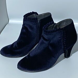 AEROSOLES Navy Velvet Ankle Booties